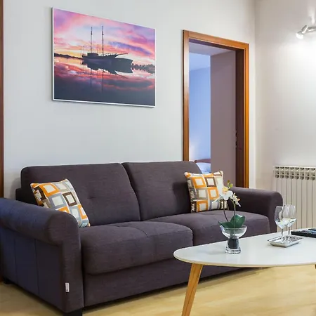 Quattro Cantoni Apartments Апартаменты *